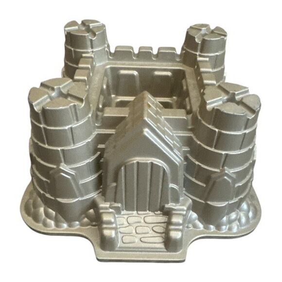 Nordic Ware Gold Castle Bundt Cast Aluminum Cake Pan - Picture 1 of 9